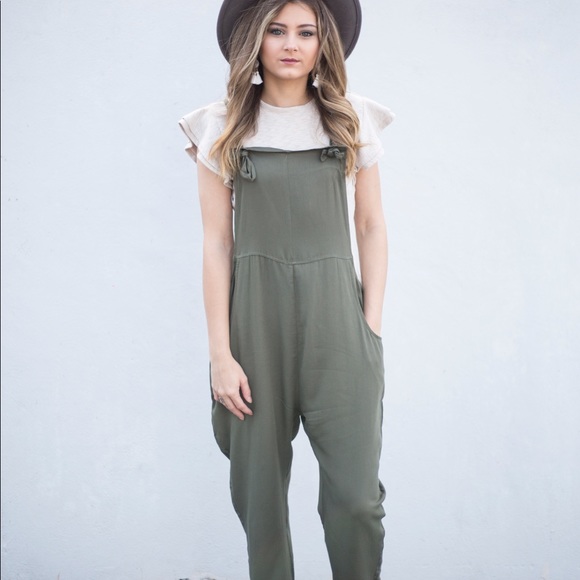 Tie strap jumpsuit - Picture 6 of 8
